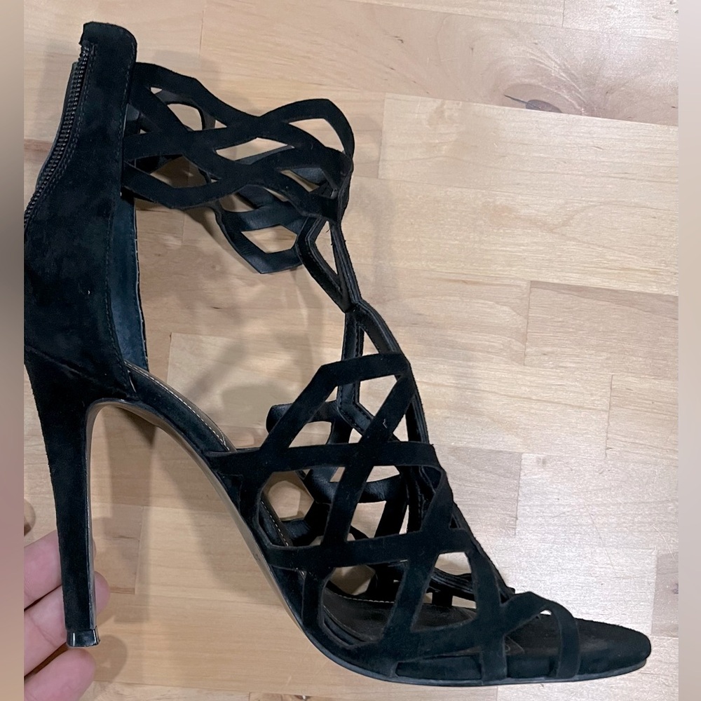 Kendall and Kylie “Elena” heels
